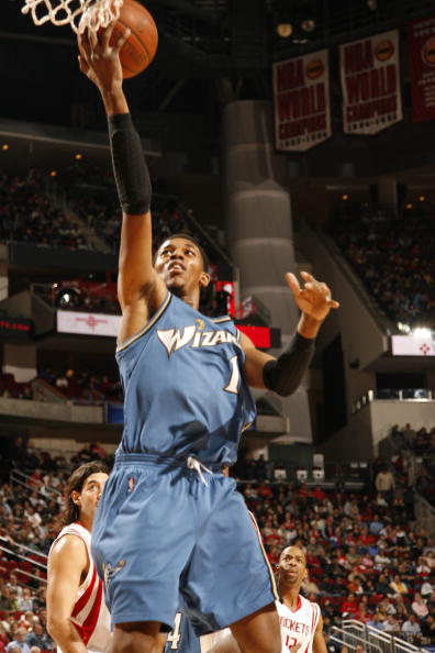 本泽马：皇马需要姆巴佩在关键时刻挺身而出，他得和队友谈谈（本泽马：皇马盼姆巴佩关键时刻挺身而出 并与队友加强沟通）