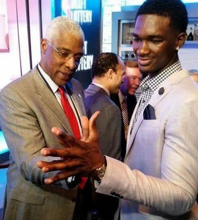 世体：西蒙尼正在考虑多种方案，以应对勒诺尔芒伤缺一个半月（世体：勒诺尔芒将缺阵约六周，西蒙尼酝酿多套应对方案）