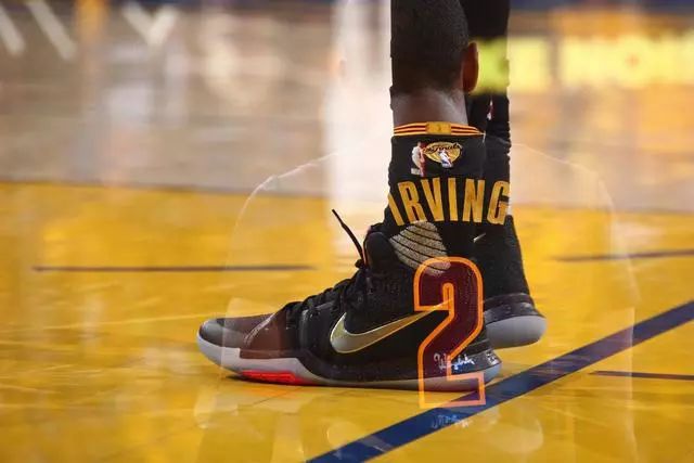 图片报：诺伊尔将根据身体情况决定是否在明年夏天退役（图片报：诺伊尔明夏是否退役取决于身体状态）