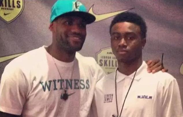 记者：阿贾克斯正接触前狼堡主帅西莫尼斯，视为海廷加继任者（记者：阿贾克斯洽谈前狼堡主帅西莫尼斯，拟任海廷加接班人）