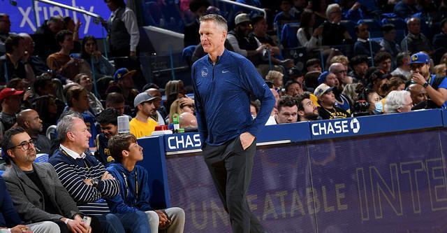 球员C罗先生，完成一次精彩的倒钩破门。 ​（C罗上演惊艳倒钩破门）