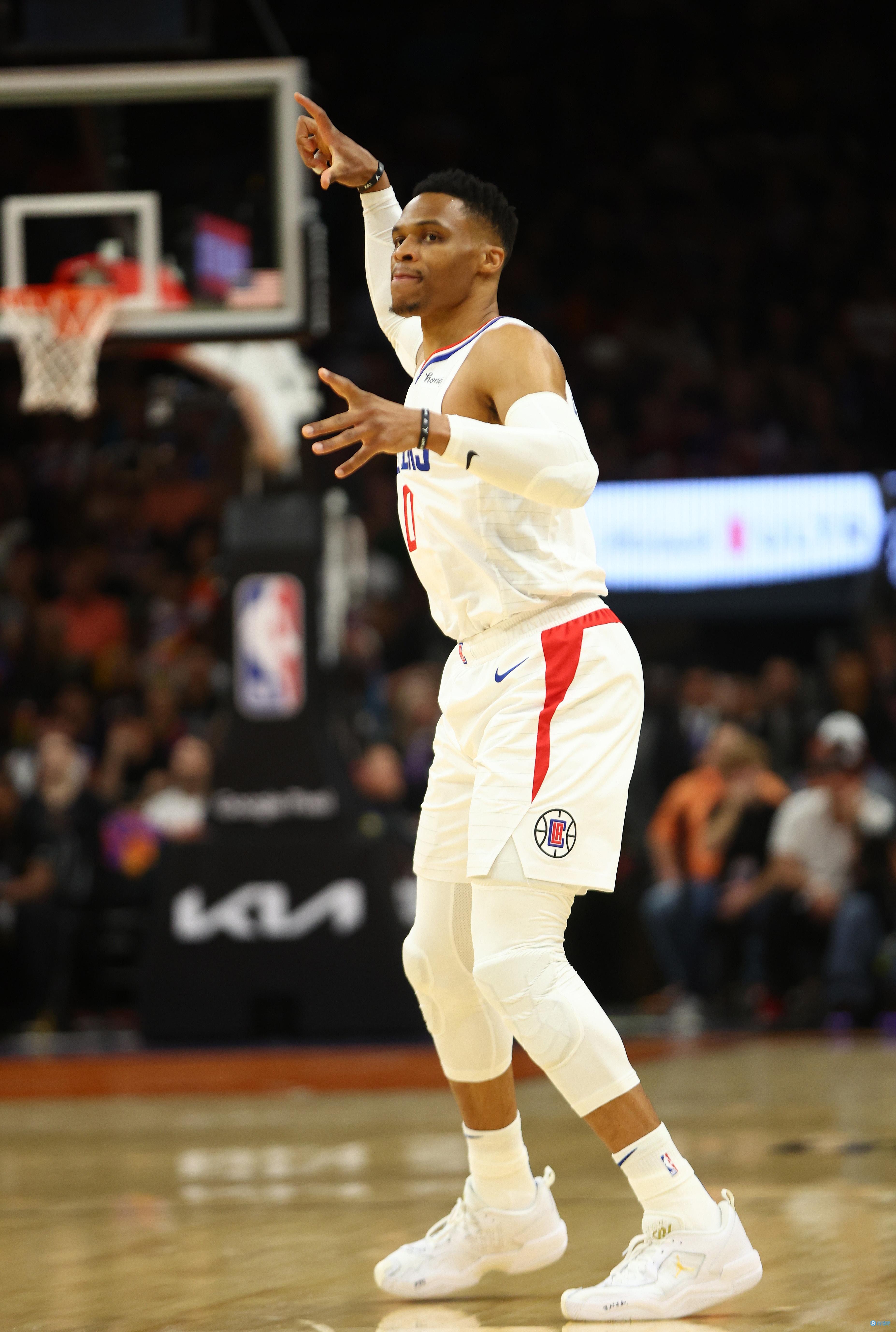 半场：拜仁1-1圣保利，格雷罗扳平，卡尔中柱，洪通吉破门+伤退（半场战报：拜仁1-1圣保利，卡尔中柱，洪通吉进球后伤退，格雷罗扳平）