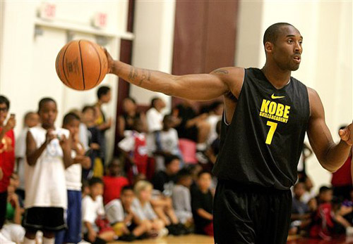 或缺席2个月！皇马官方：阿诺德左侧股四头肌直肌拉伤（皇马官宣：阿诺德左侧股四头肌直肌拉伤，或缺阵两个月）