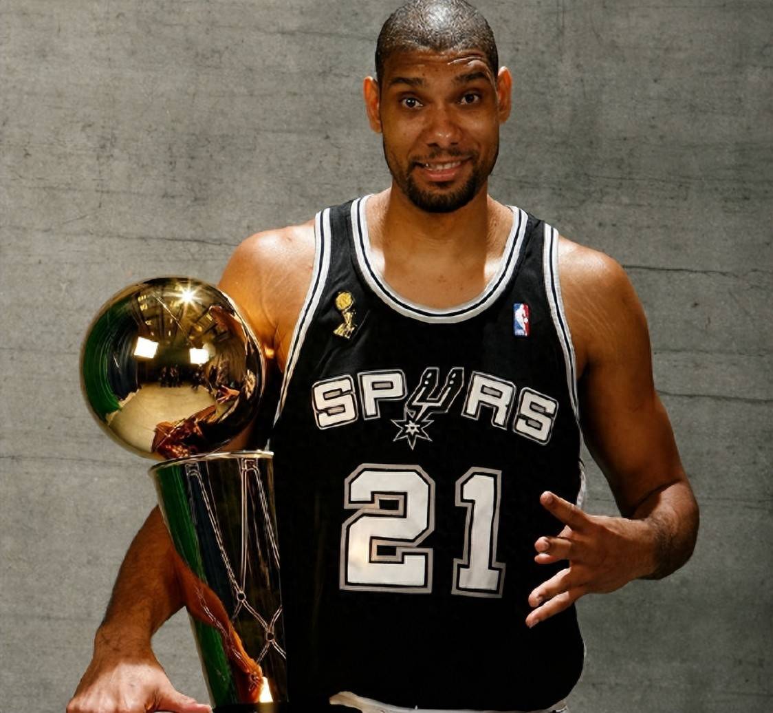 有父亲的风范吗？梅西小儿子西罗在迈阿密U8比赛中任意球破门（梅西幼子西罗迈阿密U8赛任意球破门，被指颇有父亲风采）