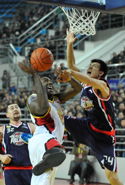 终极猜想来了：阿森纳掉链子无缘冠军VS英超夺冠，你选哪个？（阿森纳终极命题：掉链子无冠，还是问鼎英超？）